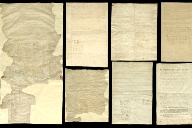 photo of pages from Te Tiriti o Waitangi